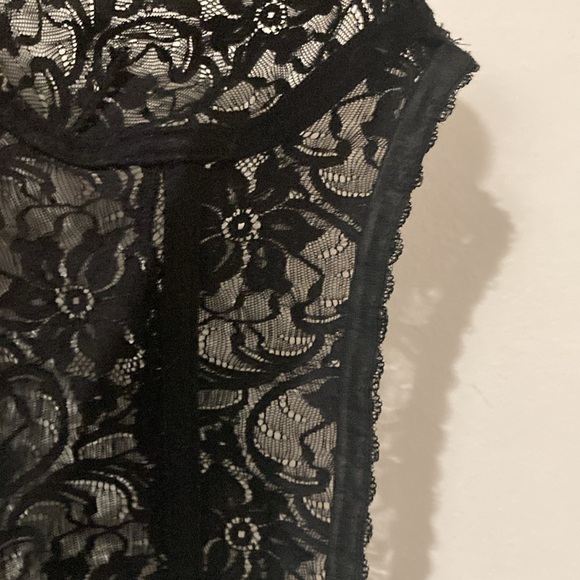 Vintage Black Lace Rose Corset w/ hook~n~eye secured front & back. Pre ~loved - Picture 10 of 14